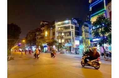 BÁN NHÀ KIM MÃ, MẶT PHỐ HOT - VỈA HÈ LỚN - KD NHỘN NHỊP - HƯỚNG LÊN PHỐ KHÔNG CÓ NHÀ BÁN.